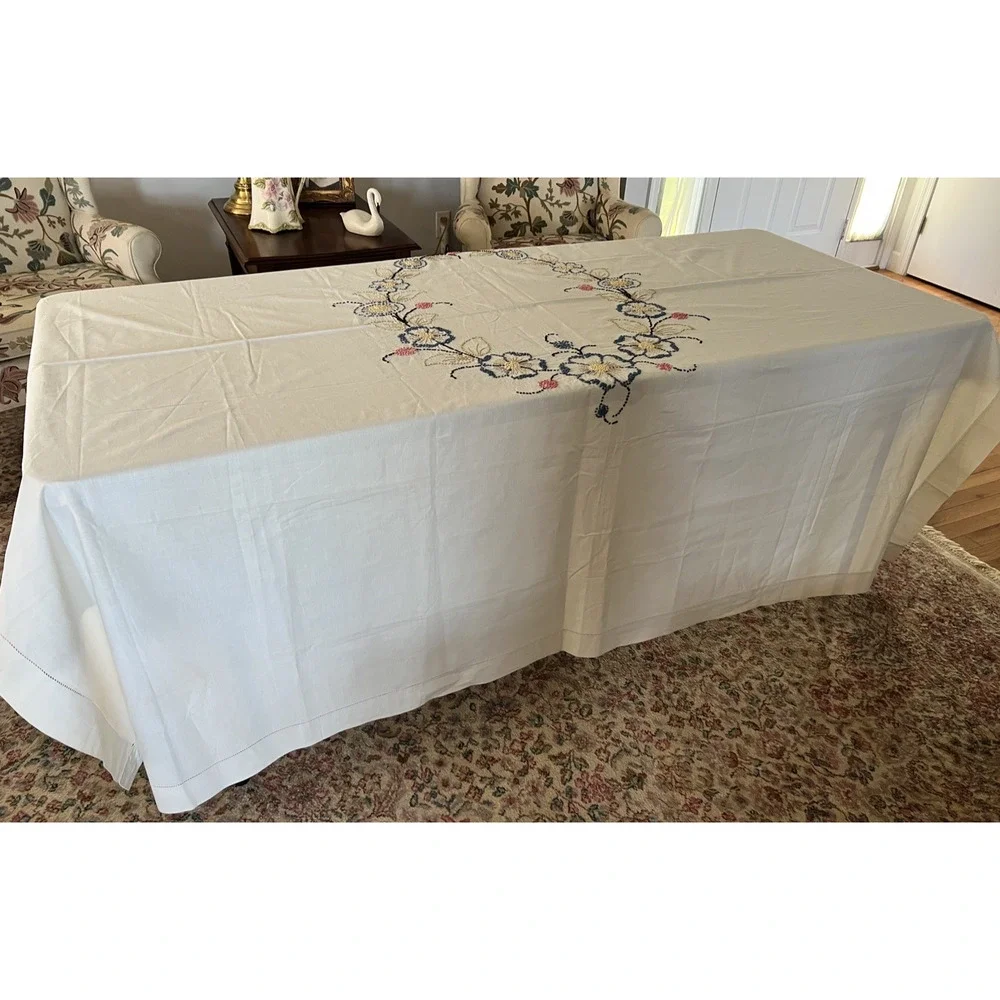 STUNNING! WHITE LINEN TABLECLOTH FLORAL CANDLEWICK HAND EMBROIDERY VINTAGE